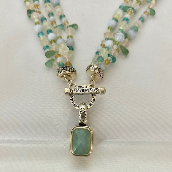 Beaded Necklace with Chalcedony and Silver Plated Toggle Clasp. - Picture 3 of 3